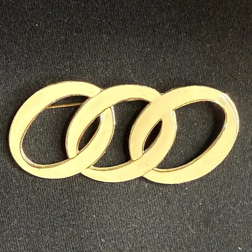 Gold Tone Interlocking Oval Link Brooch Pin‎ Statement Jewelry Accessory